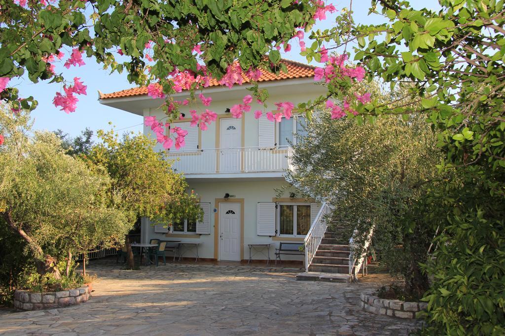 Eleni Houses Kómboi Eksteriør bilde